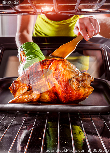 Image of Cooking chicken in the oven at home.