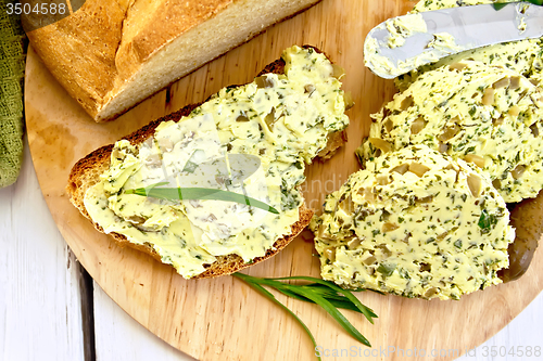 Image of Sandwich with butter spinach and cucumbers on board top