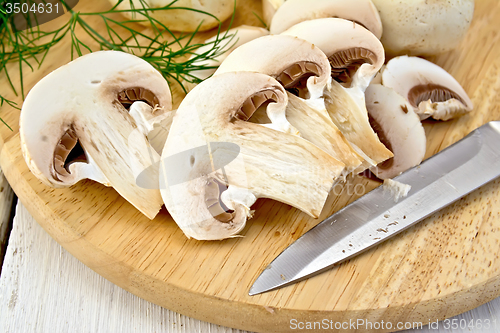 Image of Champignons raw on board