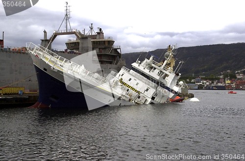 Image of SINKING SHIP