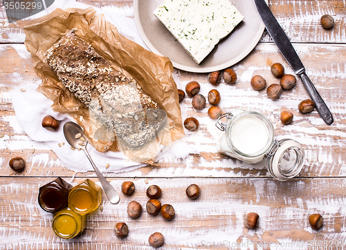 Image of Bread with seeds huzelnuts and cheese on board