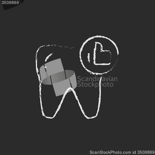 Image of Healthy tooth icon drawn in chalk.