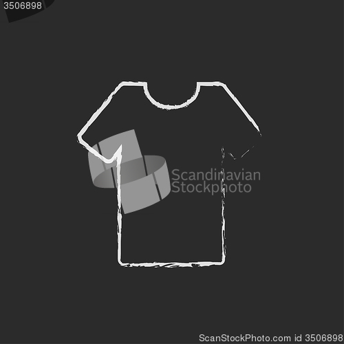 Image of T-shirt icon drawn in chalk.