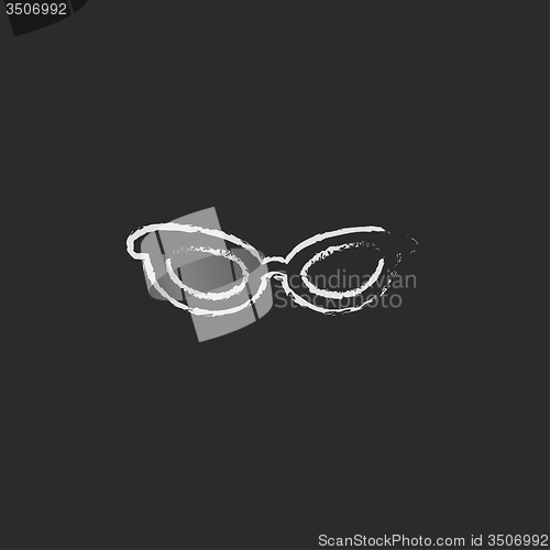 Image of Eyeglasses icon drawn in chalk.