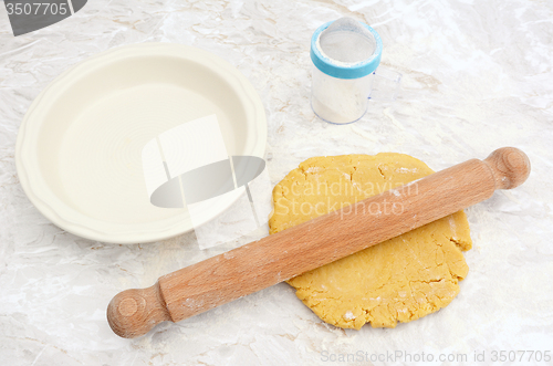Image of Rolling out shortcrust pastry for a pie