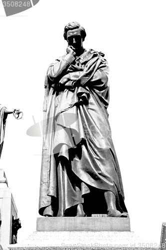 Image of marble and statue in old city of london england