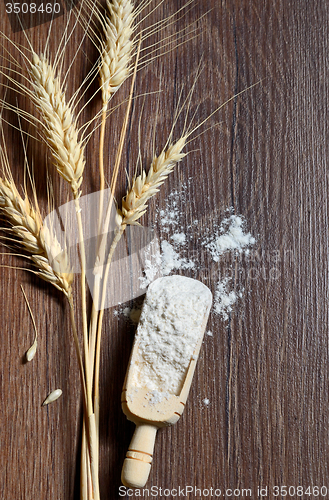 Image of Wood spoons with wheat flour