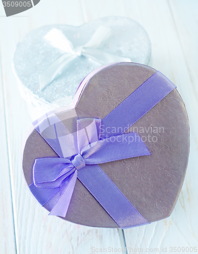 Image of box for present