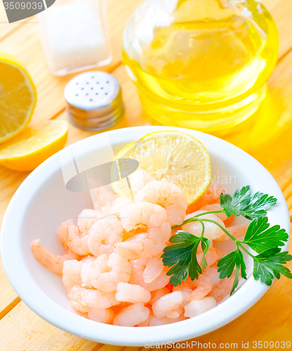 Image of boiled shrimps in the white bowl on the table