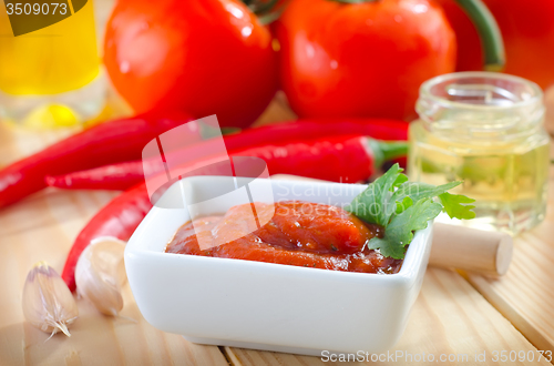 Image of tomato and chilli  sauce in the white bowl