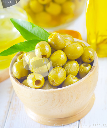 Image of green olives and oil