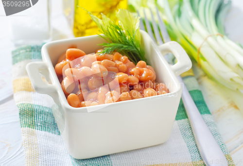 Image of white bean with tomato sauce