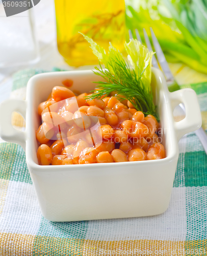 Image of white bean with tomato sauce