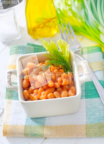 Image of white bean with tomato sauce