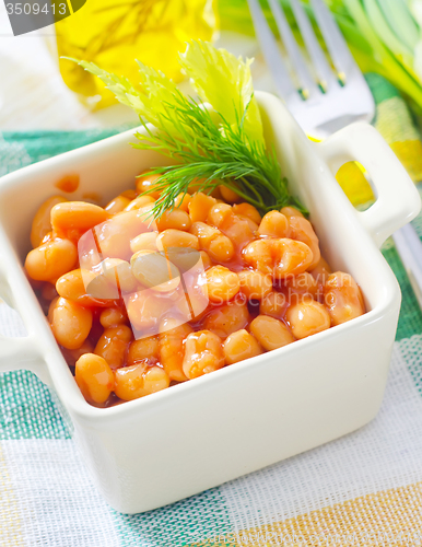 Image of white bean with tomato sauce