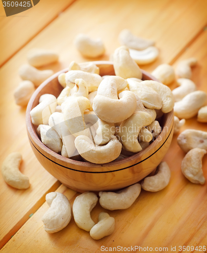 Image of Organic Cashew with no shell on a background