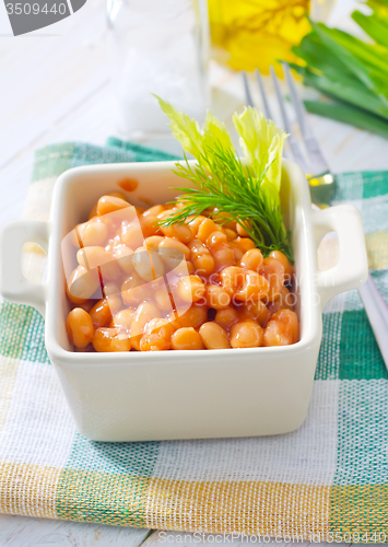 Image of white bean with tomato sauce