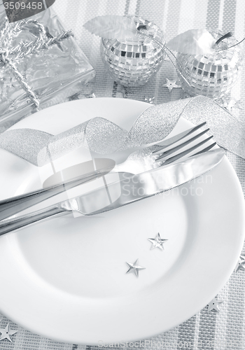 Image of place setting for christmas with star