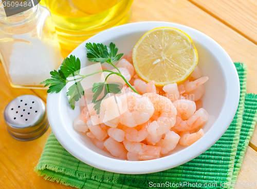 Image of boiled shrimps in the white bowl on the table