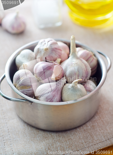 Image of garlic in metal bowl on the table