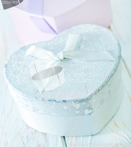 Image of box for present