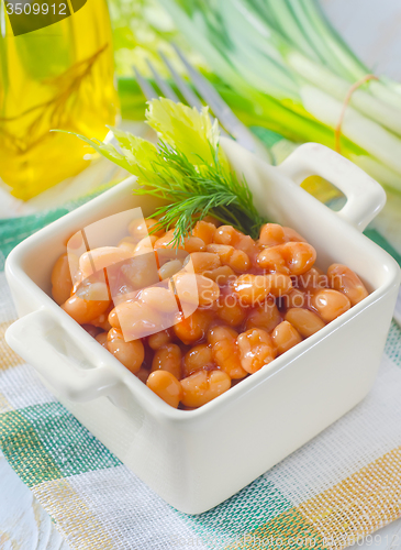 Image of white bean with tomato sauce