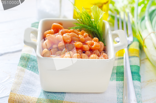 Image of white bean with tomato sauce