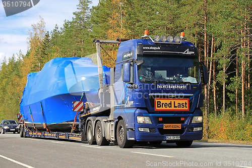 Image of MAN Truck Hauls a Boat as Exceptional Load