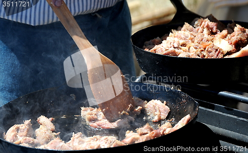 Image of Dutch oven cooking.