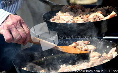 Image of Dutch oven cooking.