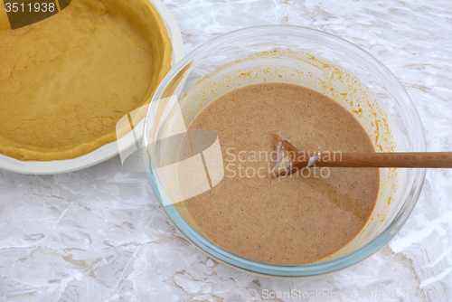 Image of Pumpkin pie filling with an empty pie shell