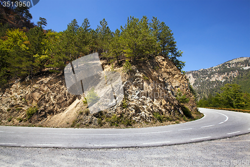 Image of the mountain road 