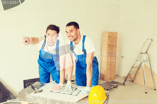 Image of group of builders with blueprint