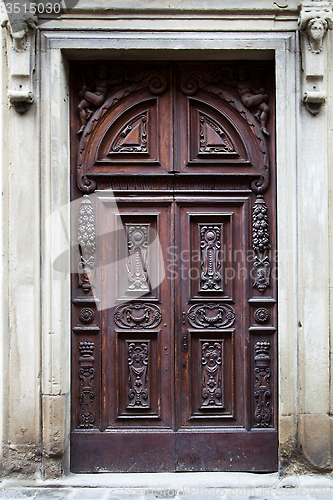 Image of ancient wooden door 