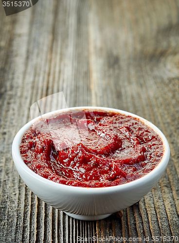 Image of bowl of hot chili and garlic sauce