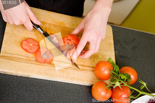 Image of dicing Tomatoes