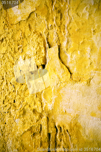 Image of pink in texture wall and  yellow