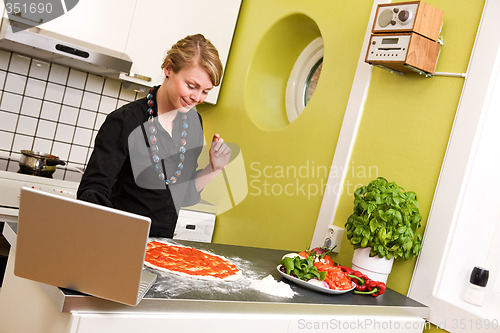 Image of Online Recipe making Pizza