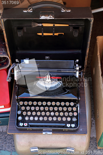 Image of Typewritter