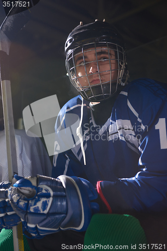 Image of ice hockey players on bench