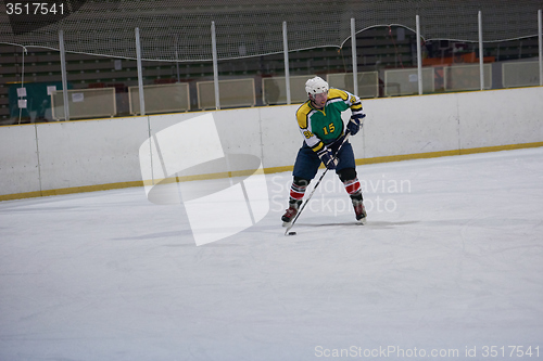 Image of ice hockey player in action