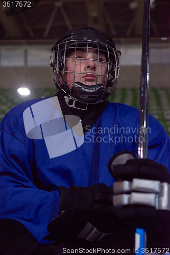 Image of ice hockey players on bench