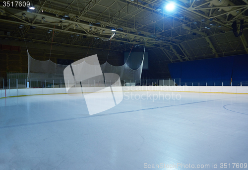 Image of empty ice rink, hockey arena