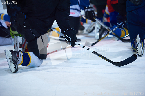 Image of ice hockey players team meeting with trainer