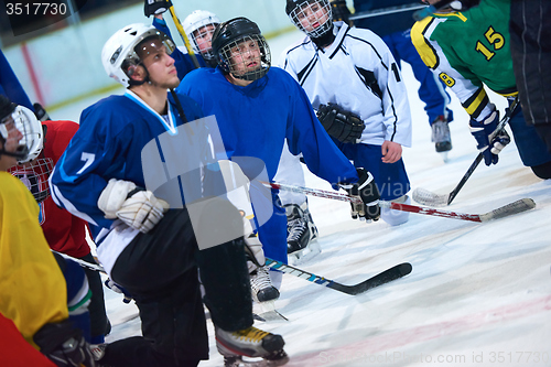 Image of ice hockey players team meeting with trainer