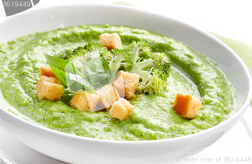 Image of broccoli and green peas soup