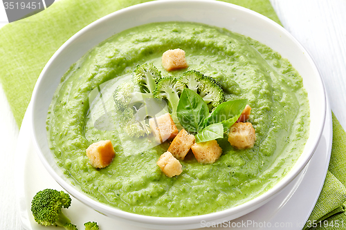 Image of broccoli and green peas soup