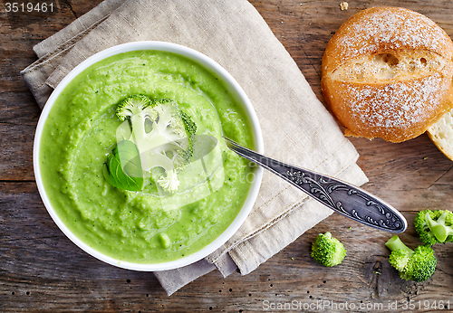 Image of broccoli and green peas soup