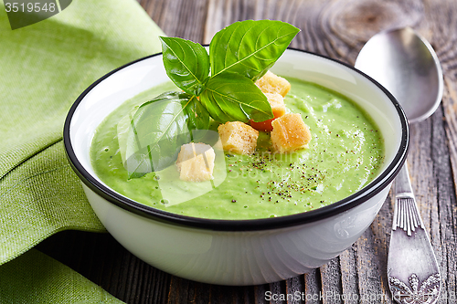 Image of bowl of broccoli and green peas cream soup