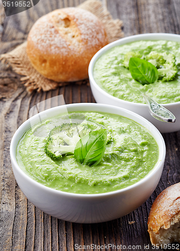 Image of broccoli and green peas soup